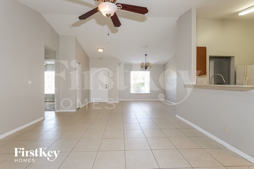 Building Photo - 4414 SW Cacao St