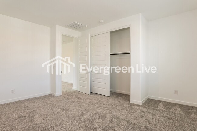 Building Photo - 10118 E Ulysses Ave