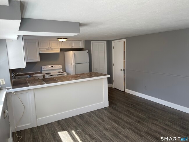 Building Photo - 54 Church St