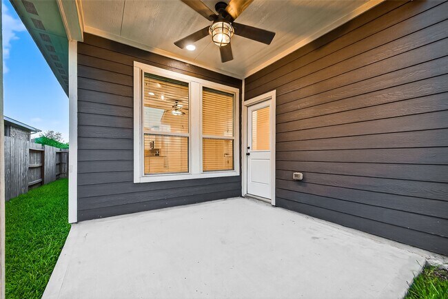 Building Photo - 7927 Tindarey Maple Trace