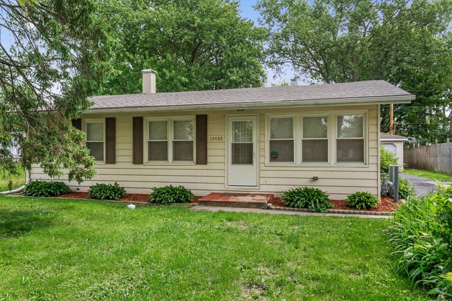 Building Photo - 15403 Cherry Ln