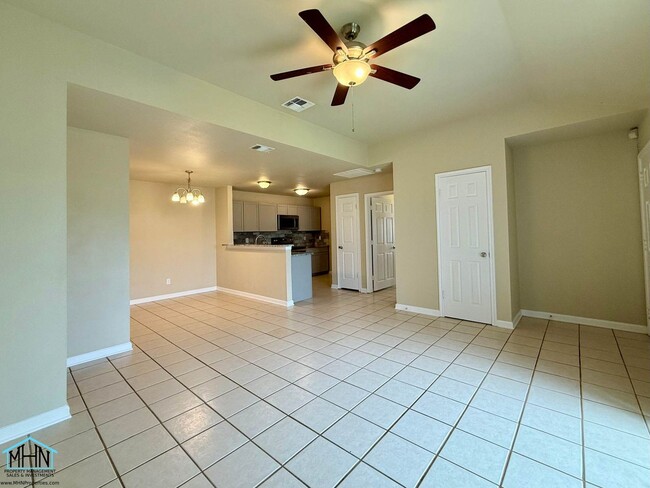 Building Photo - Bright & Beautiful 3-Bedroom 2-Bath Home Conveniently Located to FT SAM and Randolph AFB!