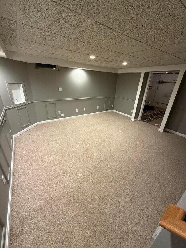 Building Photo - 8735 Olenbrook Dr