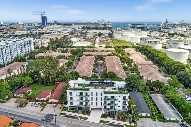 Building Photo - 2100 Miami Rd