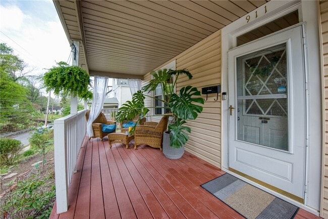 Building Photo - 911 Nevin Ave