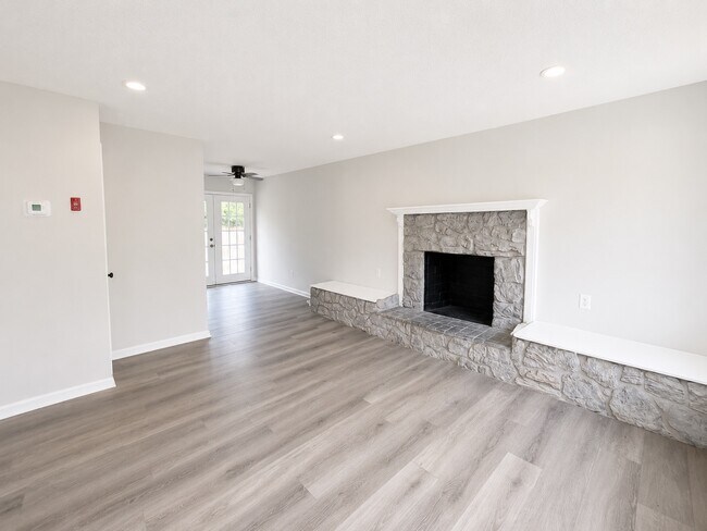 Building Photo - 405 Institute Dr