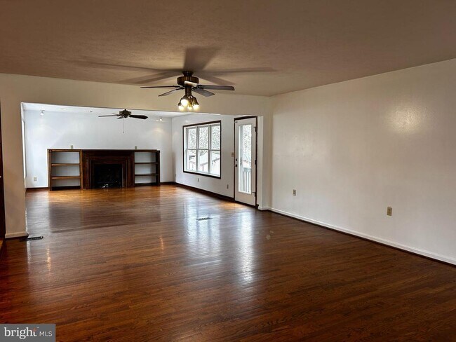 Building Photo - 123 Meadowbrooke Pl