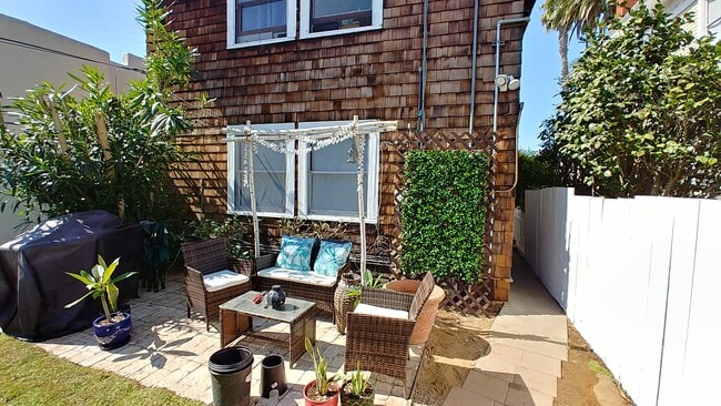 Building Photo - 753 Orange Ave