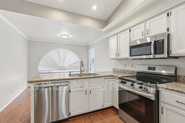 Building Photo - 4425 E Douglas Ave