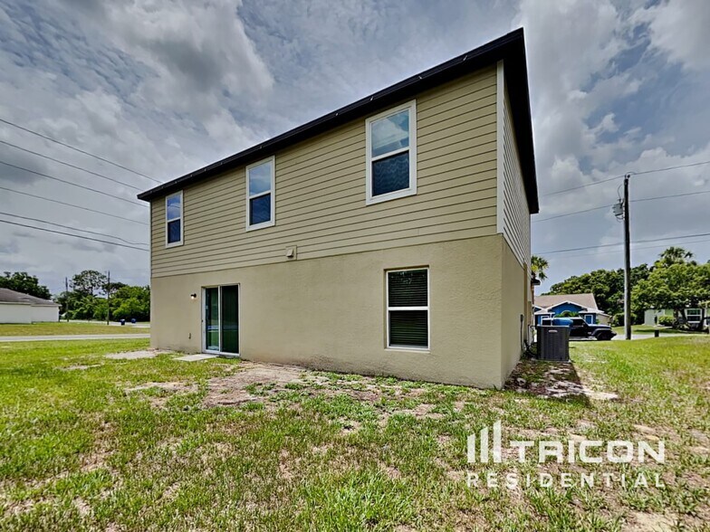 Building Photo - 11391 Pickford St