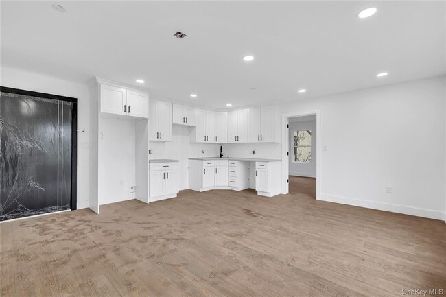 Building Photo - 74 Broadway