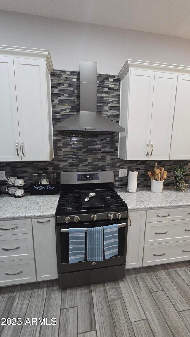 Building Photo - 17591 W Dahlia Dr