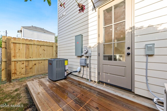 Building Photo - 202 Steiner Oaks