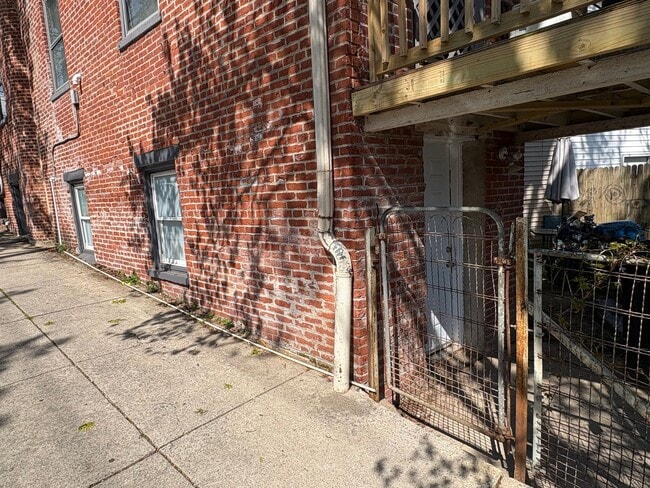 Building Photo - 544-546 W King St