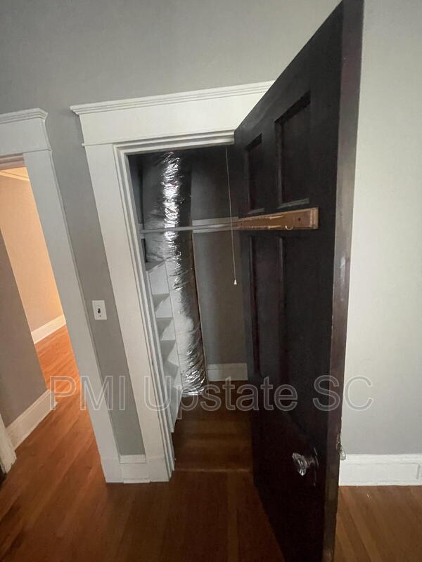 Building Photo - 181 N Fairview Ave