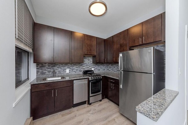 Building Photo - 1 bedroom in Chicago IL 60657