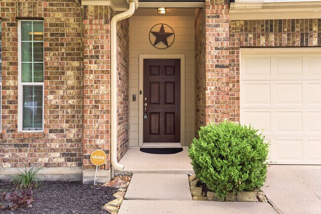 Building Photo - 24418 Lakecrest Bend Dr
