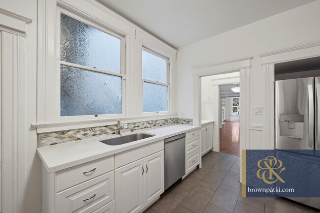 Building Photo - 1056 Cole St