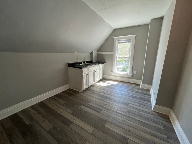 Building Photo - Brad's Longfellow