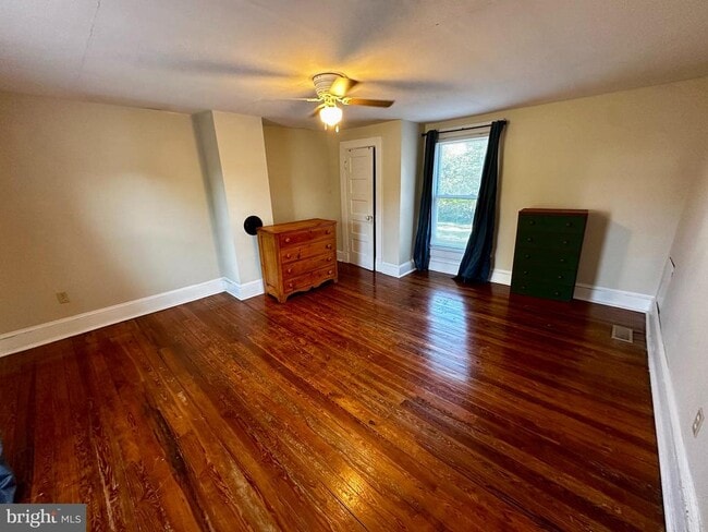 Building Photo - 303 E Lee St