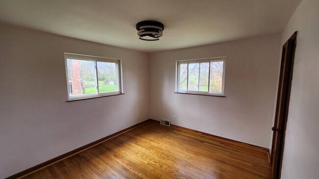 Back Bedroom - 8446 Clough Pike