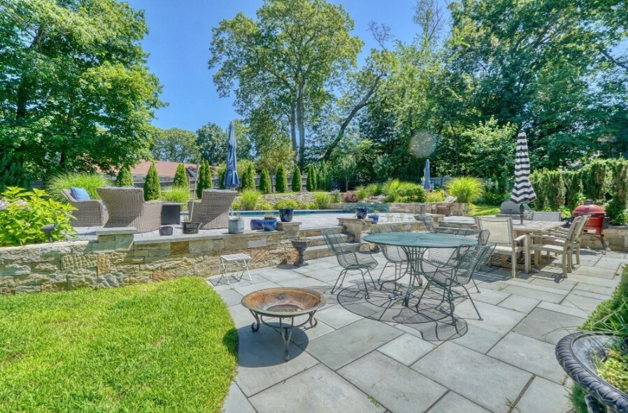 Building Photo - 65 Sherburne Rd S