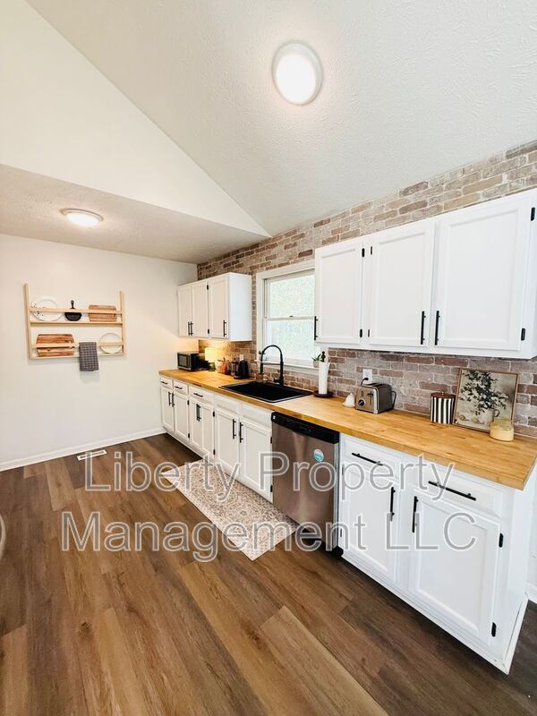 Building Photo - 132 Windsor Ln