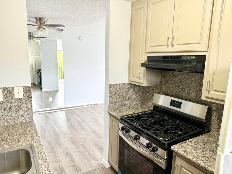 Building Photo - 4549 Greenholme Dr