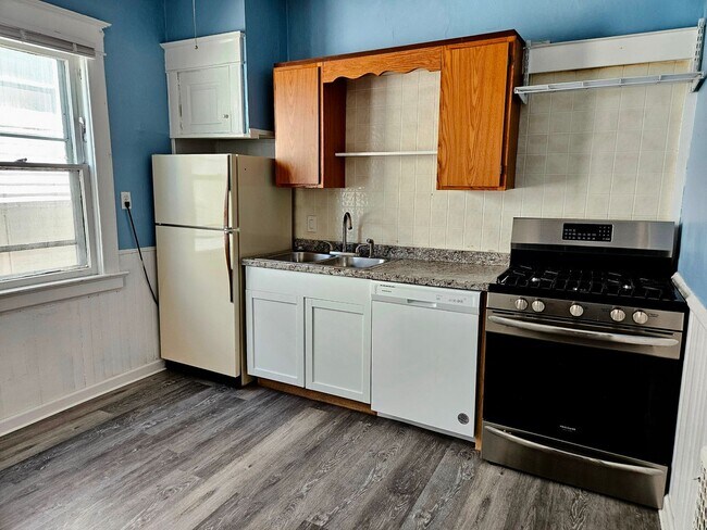 Building Photo - 14 Fairfield St