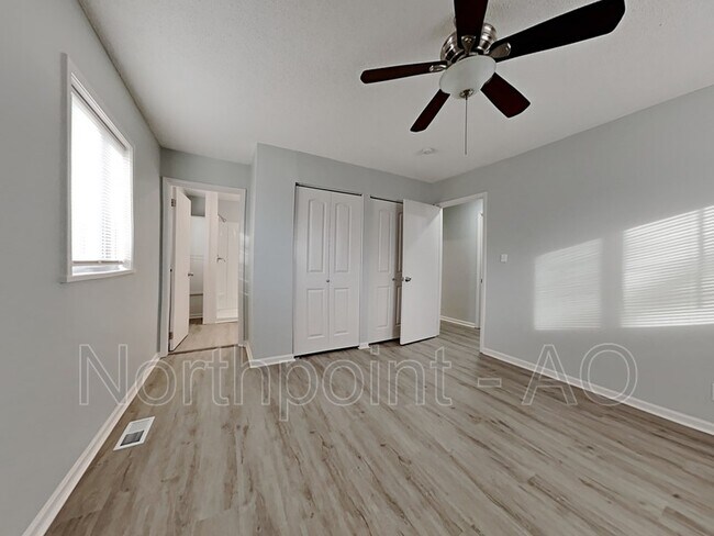 Building Photo - 9652 Ditman Way