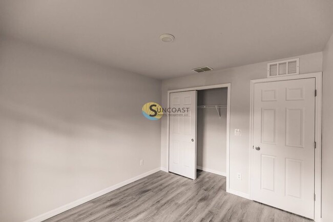 Building Photo - 378 Urbana St