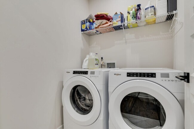 Building Photo - 945 Pleasant Ridge Run