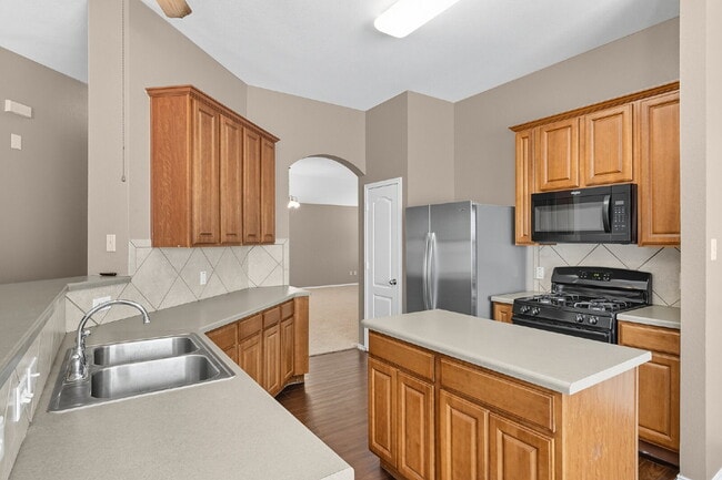 Building Photo - FREE First Month's Rent!