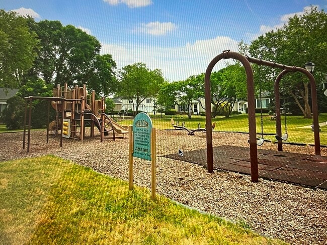 Building Photo - 1196 Cove Dr