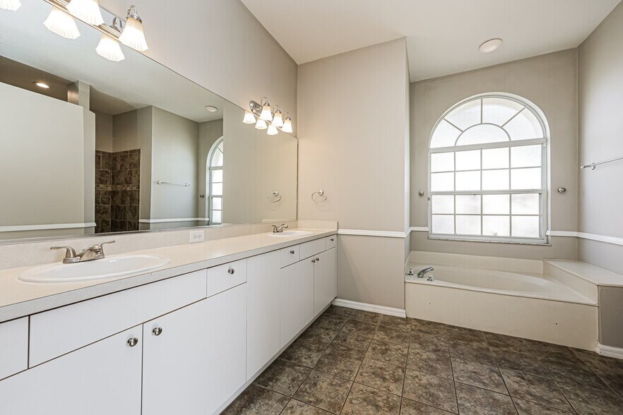 Building Photo - 6282 Rock Creek Cir