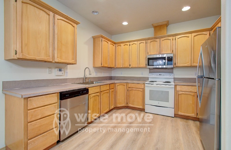 Building Photo - 2119 NE 163rd Ave