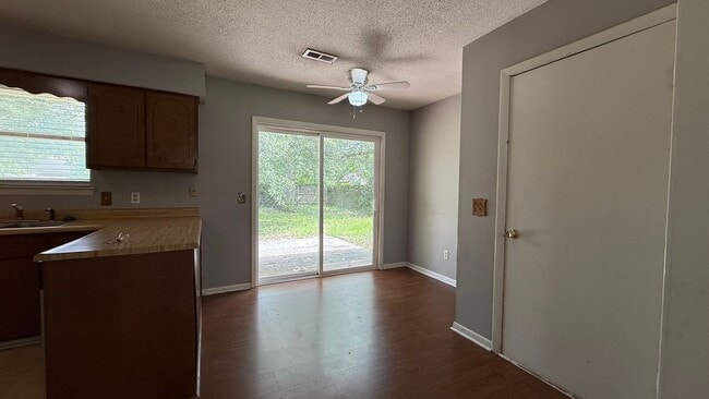 Building Photo - Charming 3-Bedroom Home in the Heart of Ri...