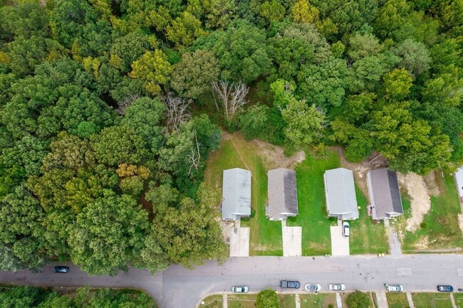 Building Photo - Spacious home in Hopewell