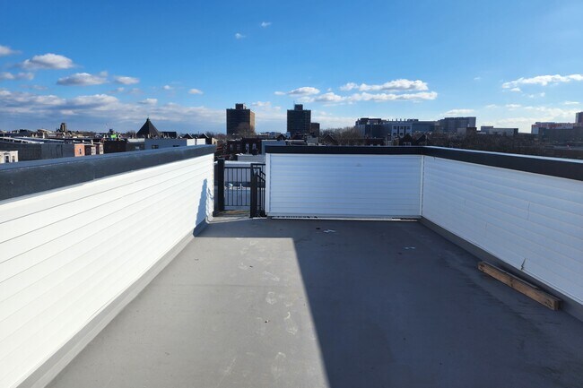 Building Photo - 2025 N 16th St