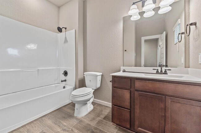 Building Photo - 9732 Grosbeak Ln