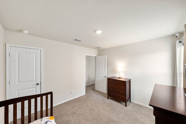 Building Photo - Want discounted utilities along with Free Rent? You came to the right place!