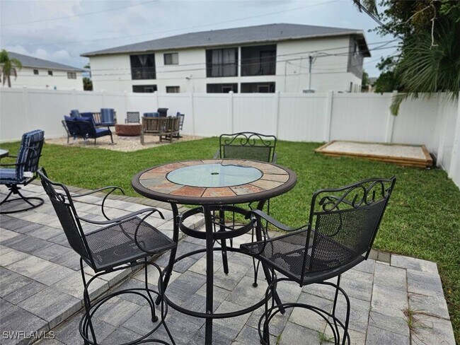 Building Photo - 1420 Cape Coral Pkwy W
