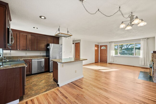 Building Photo - Charming 3-Bed Lakewood Home | Fully Updat...