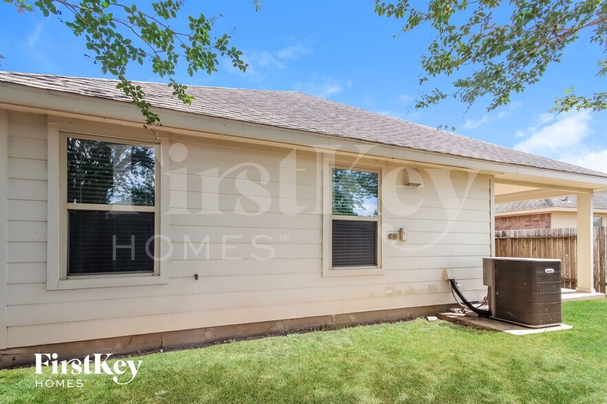 Building Photo - 11127 Overland Trail Dr