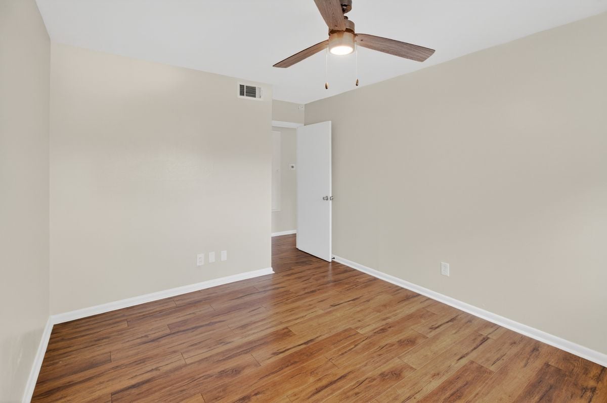 Building Photo - 5502 Effingham Dr