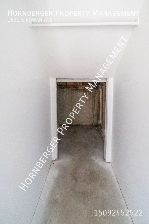 Building Photo - 1631 E Rowan Ave