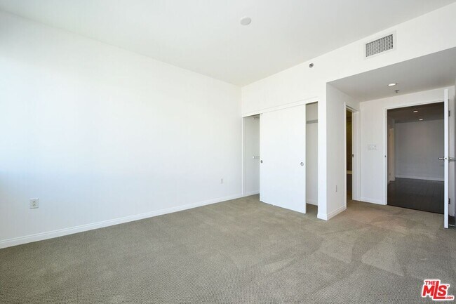 Building Photo - 3785 Wilshire Blvd