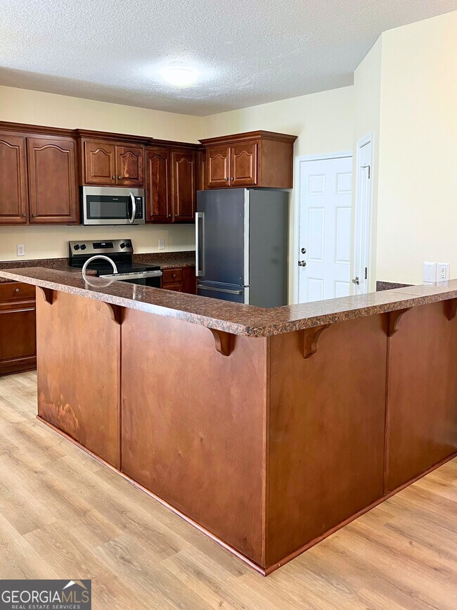 Building Photo - 818 Davis Ave