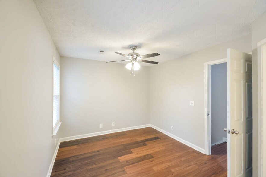 Building Photo - 915 Buckhaven Dr