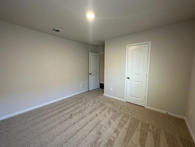 Building Photo - 113 Briggs Ln